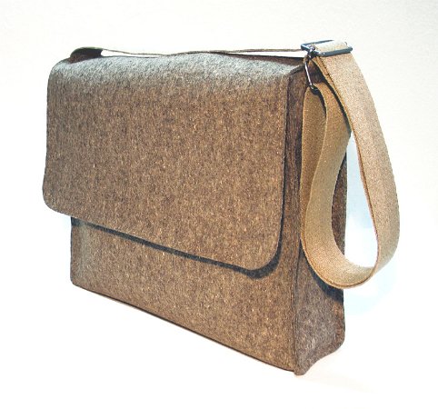 011_SAFE_QIZ17_Schultertasche_Wollfilz Nature_9851